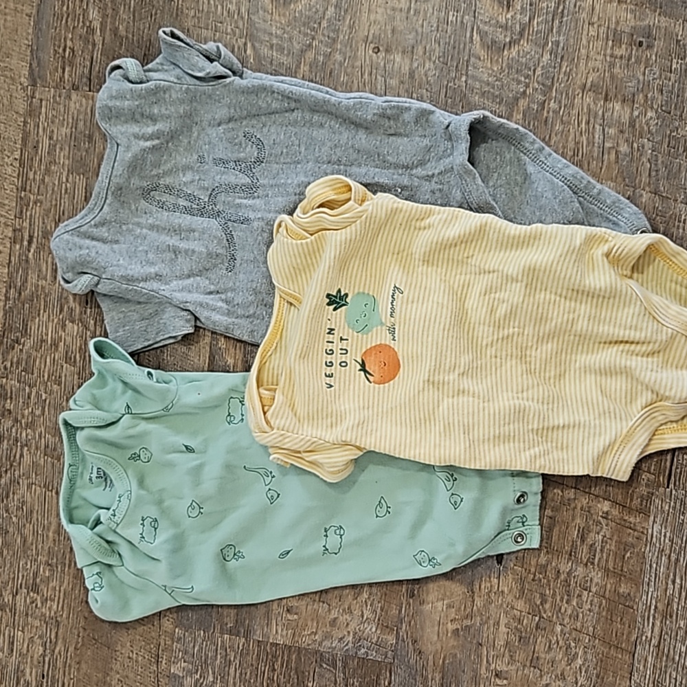 4/$25 0-3 month baby onesie bodysuits